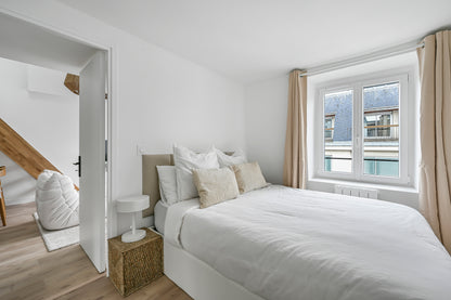 Duplex 2 pièces - PARIS 9ème