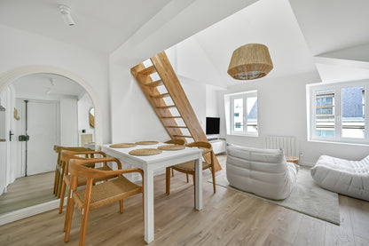 Duplex 2 pièces - PARIS 9ème