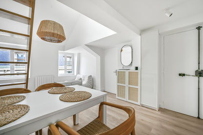 Duplex 2 pièces - PARIS 9ème